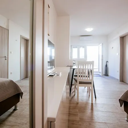 Ema Apartment *