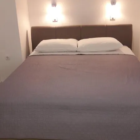 Ema Apartment *